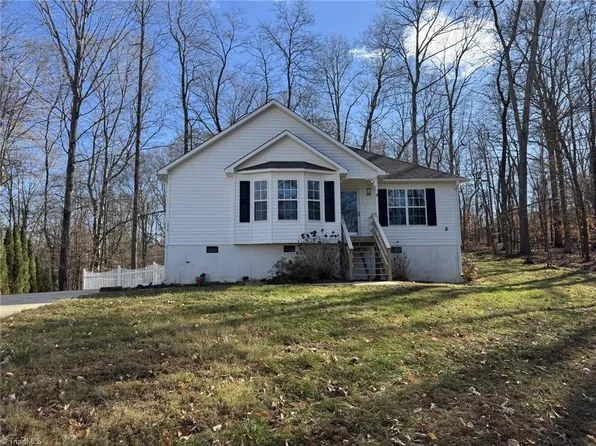 124 Conifer Ct, King, NC 27021