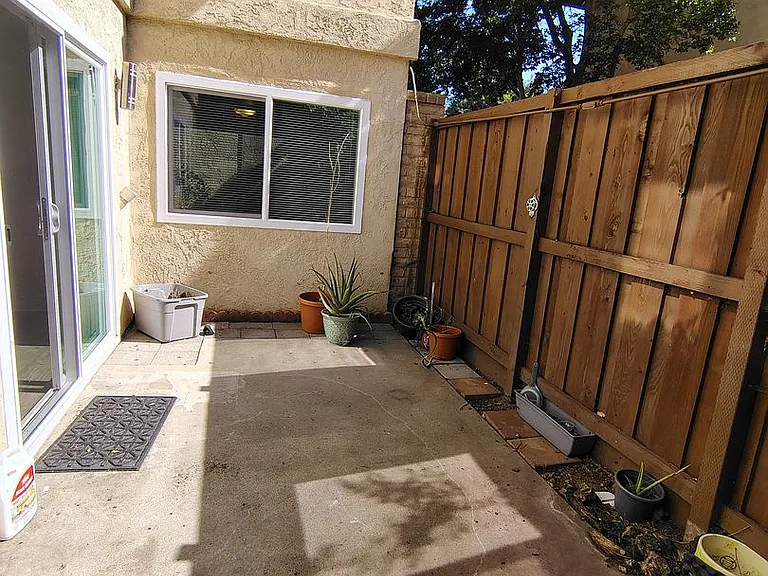 939 Claremont Ct — Photo 4