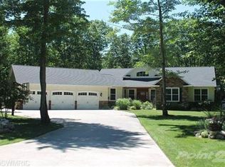 6559 W Forest Edge Dr, Ludington, MI 49431