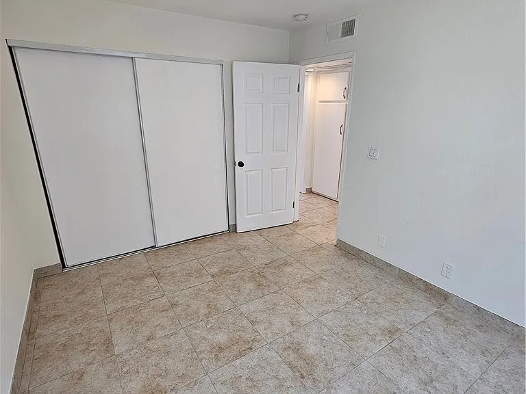 10037 Samoa Ave #6 — Photo 5