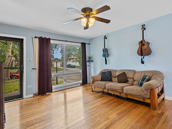 3rd image of 16715 Oconto Ave