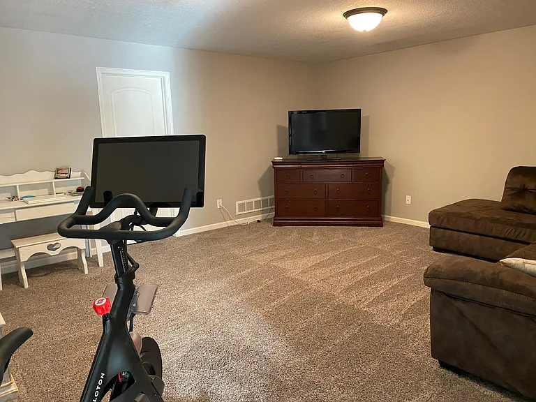 Kaeding Ave NE — Photo 4