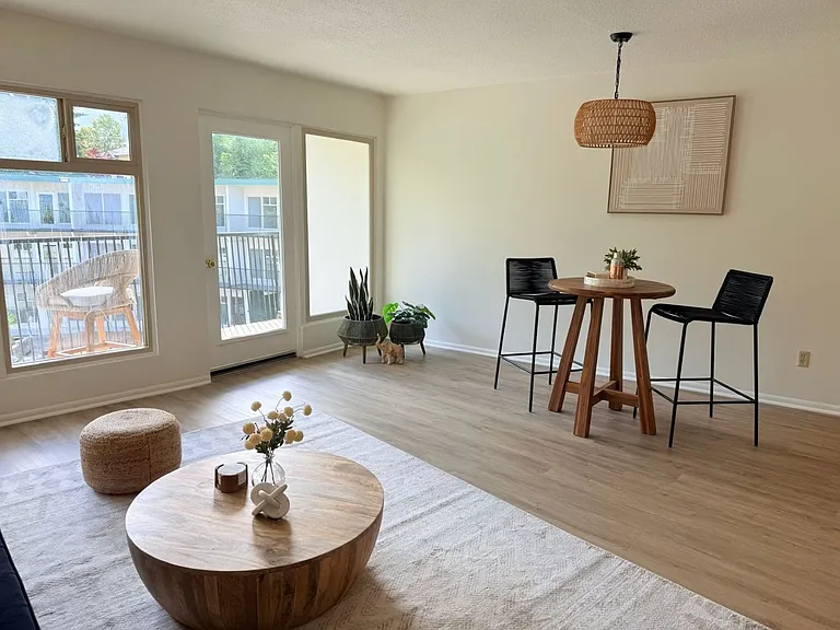 Crescent Apartments — Photo 22