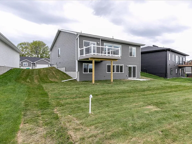 6647 NE 9th Ct — Photo 17