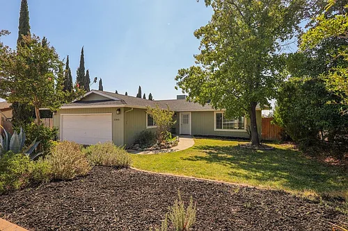 22641 River View Dr Photo 1