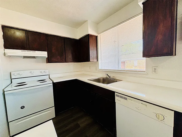 9201 Clarewood Dr #129 — Photo 8