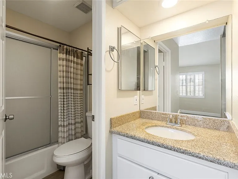 30 Gavilan — Photo 19