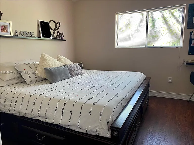450 Palm Cir W #301 — Photo 10
