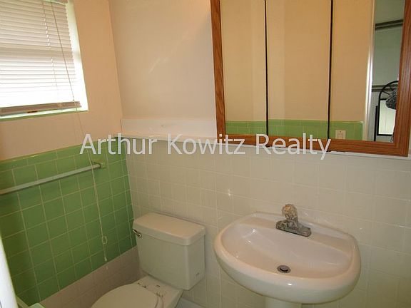 5th image of 384 Boylston Ave APT 2