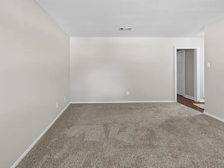 2027 Ottawa Ln — Photo 12