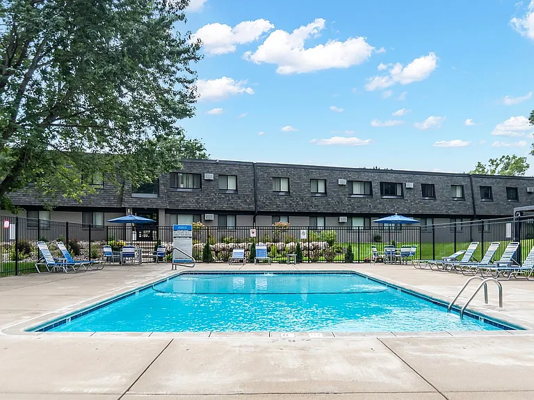 River 10 Apartments — Photo 38