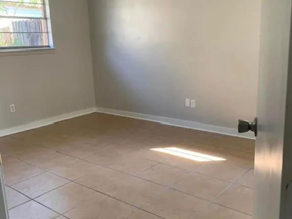 830 Lakewood Pl, Biloxi, MS 39532