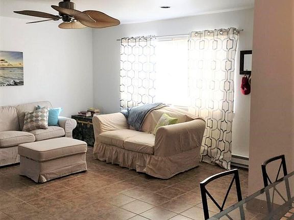 3rd image of 1 Osborne Pl APT 42