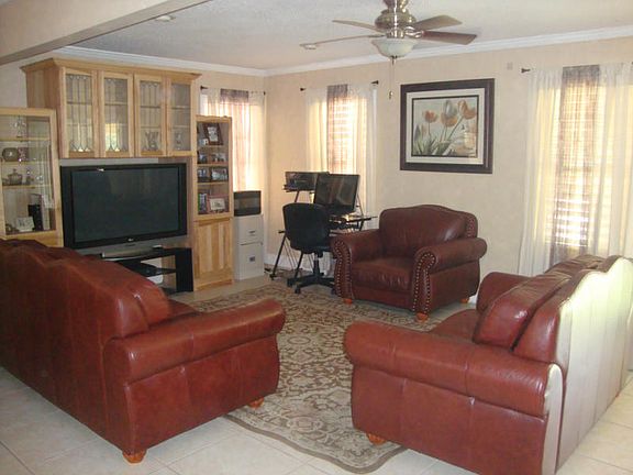 3rd image of 1033 Coral Pl