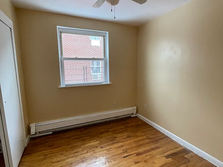 530 Throggs Neck Expy — Photo 9