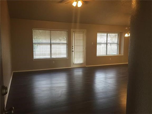 New wood laminate flooring installed in living, dining, kitchen and hallway in January 2017! Whole house fresh paint in Kelly Moore's "Sandy Toes" with bright white trim.