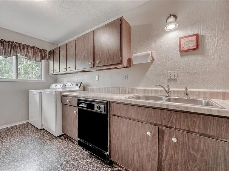 4401 Carter Creek Pkwy #15 — Photo 8