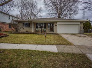 32824 Cambridge Dr, Warren, MI 48093