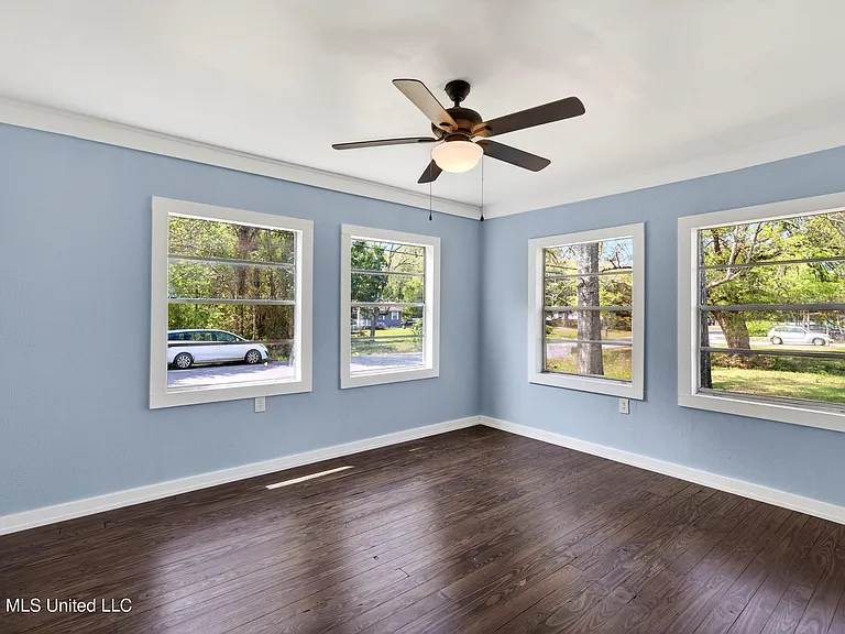 612 N Wright Ave — Photo 22