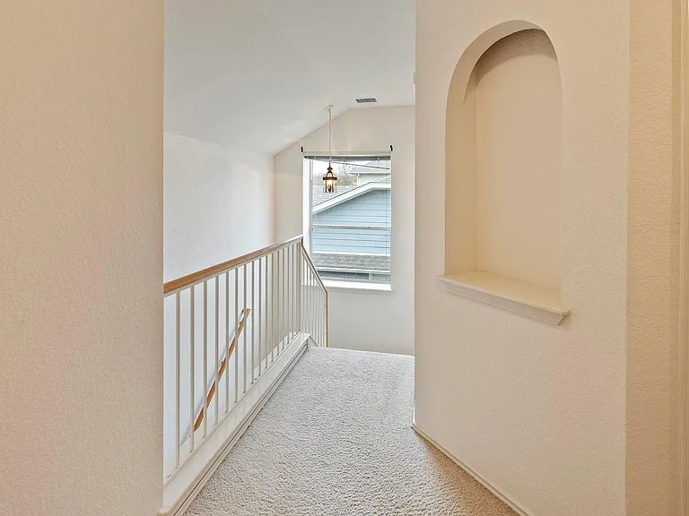 570 Hogan — Photo 15