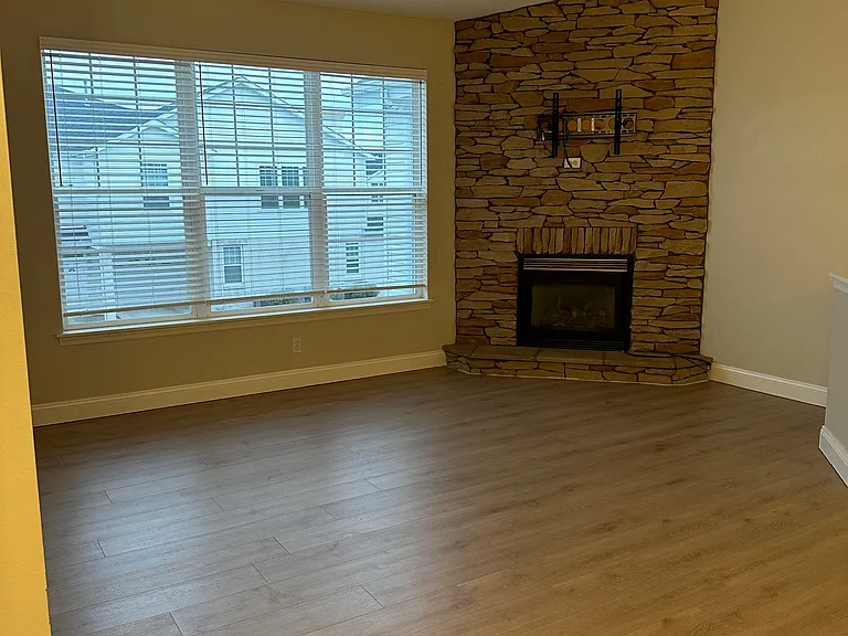 232 Adams Pointe Blvd #5 — Photo 12