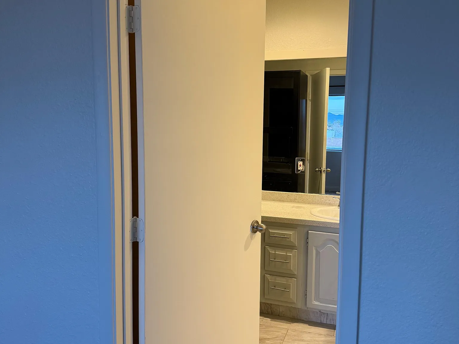 4 bed, 4.0 bath, 2394 sqft, $1,252 — Photo 3