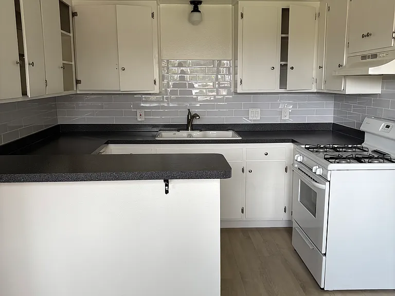 932 S Lemon St #L — Photo 3
