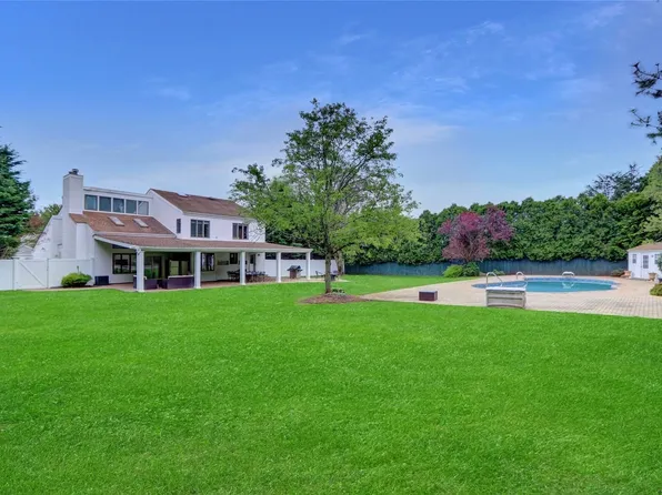 18 Jesse Way, Mount Sinai, NY 11766