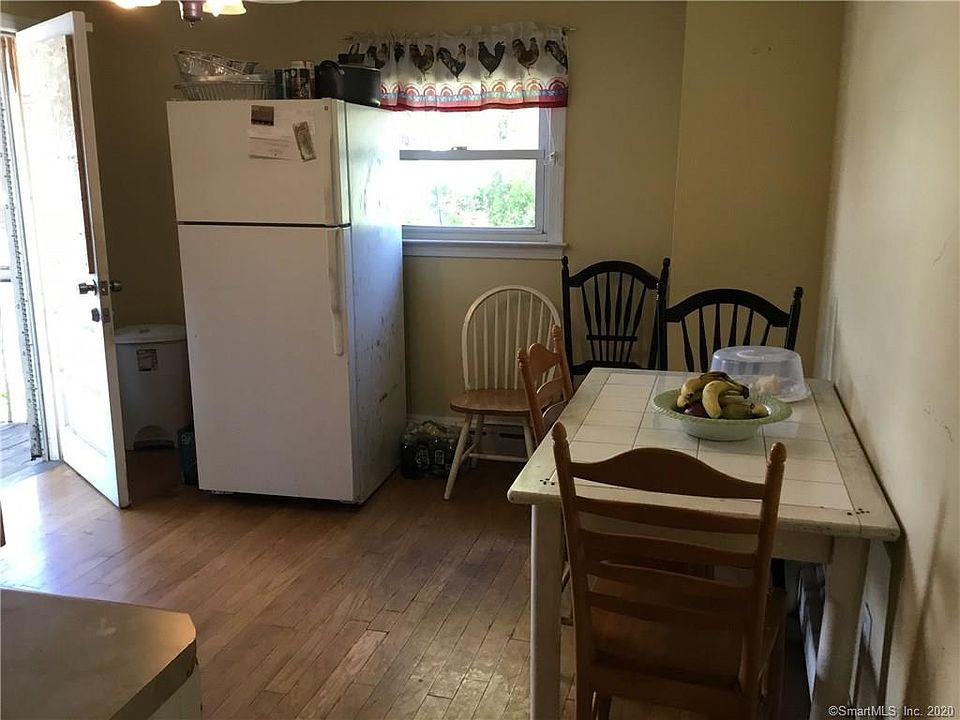 2nd image of 276 Queen St