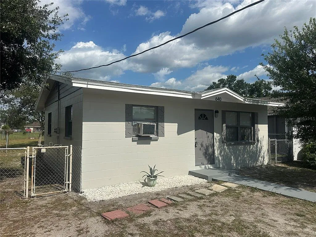 3 bed, 1.0 bath, 952 sqft, $1,450 — Photo 4