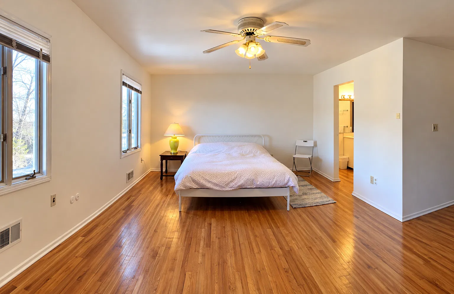 3 bed, 2.5 bath, 1890 sqft, $1,300 — Photo 1
