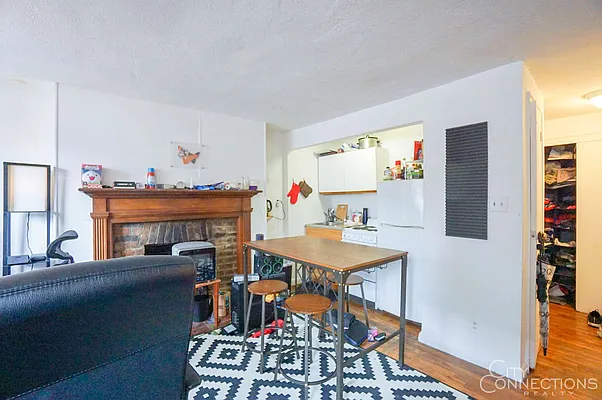 Rented by City Connections Realty | media 9