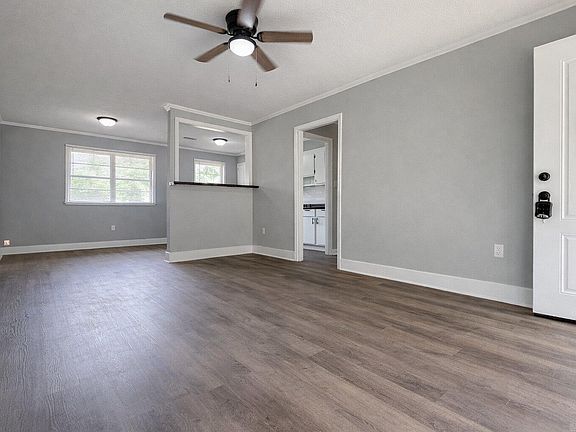 3rd image of 903 Belmont Dr