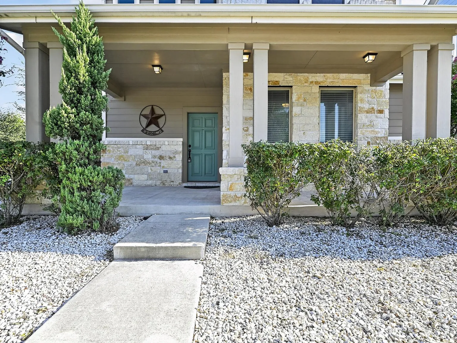 3 bed, 2.5 bath, 2015 sqft, $2,950 — Photo 3