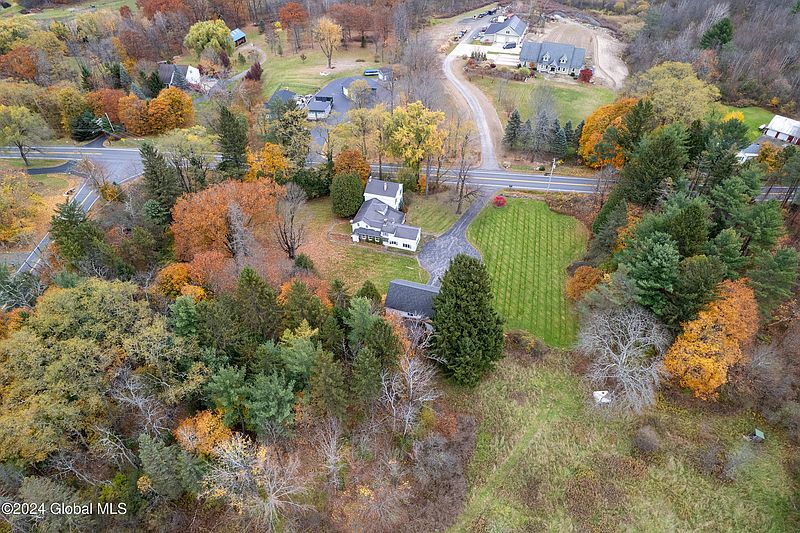 4th image of 1087 Sacandaga Road