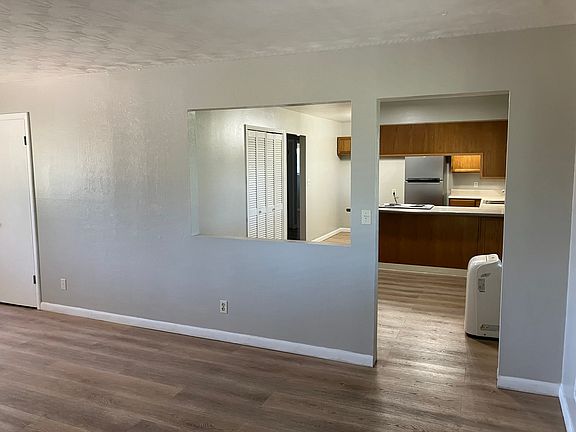 3rd image of 1511 S Summit View Dr