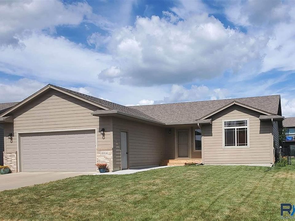 1st image of 1004 Honeysuckle Dr