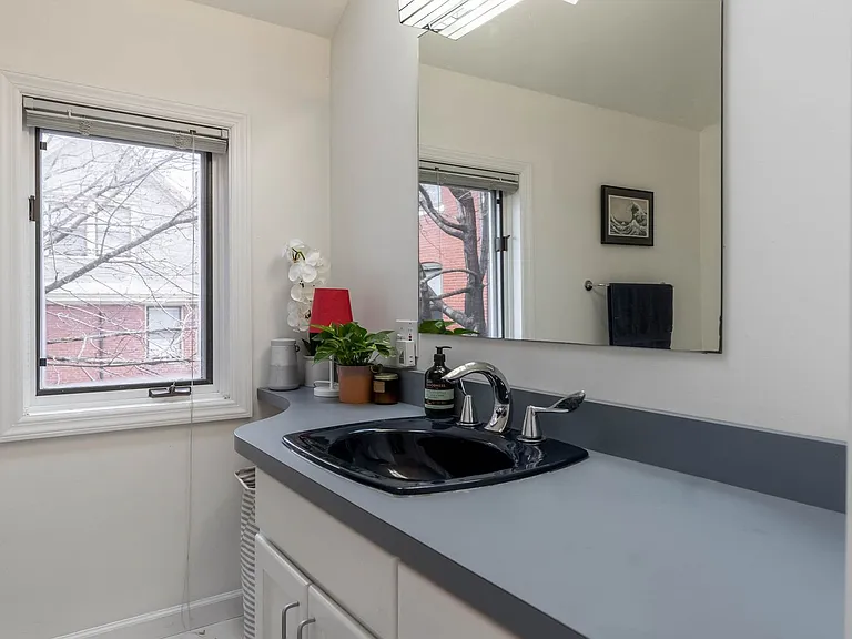 208-210 Vaughan Street — Photo 18
