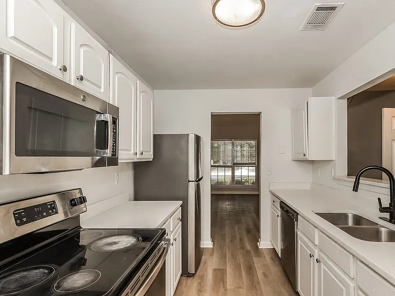 4423 Ravenwood Dr — Photo 10