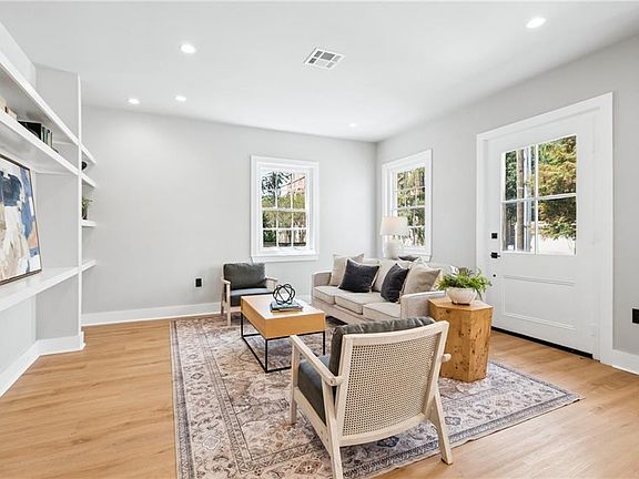 5th image of 1025 Congress St