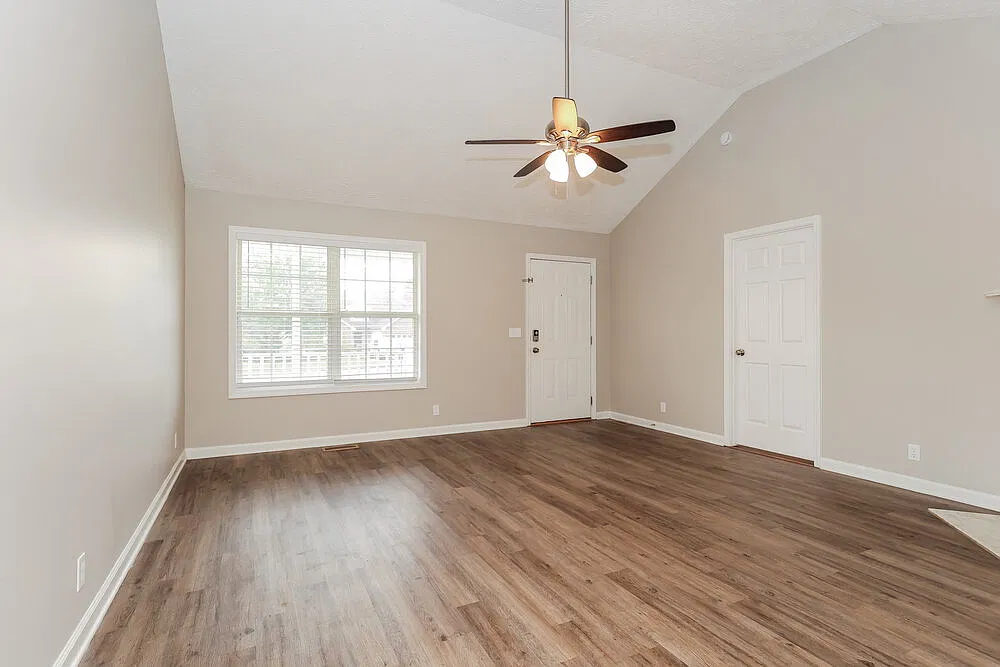 3 bed, 2.0 bath, 1434 sqft, $2,010 — Photo 4