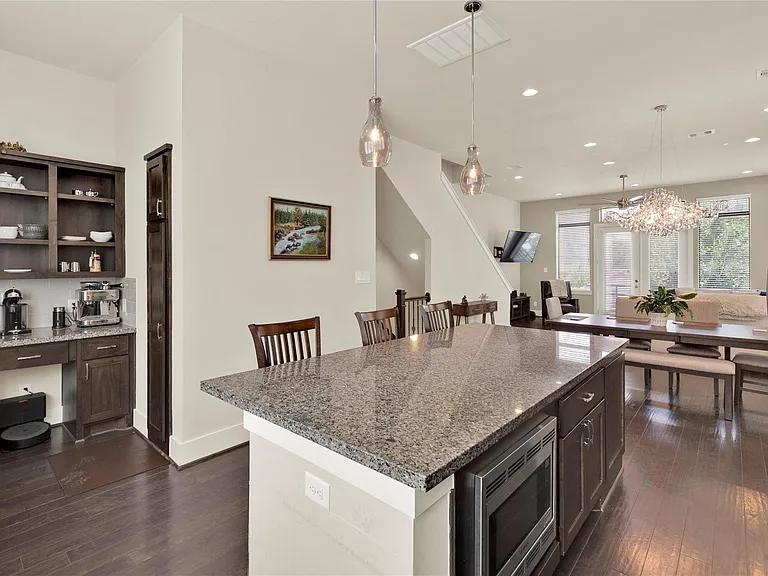 1413 Nagle St — Photo 11