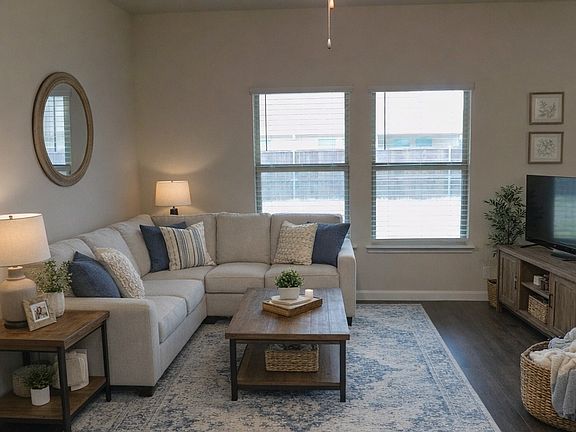 2nd image of 409 Spur Rdg