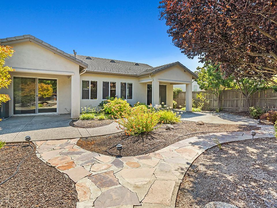 1st image of 121 Montilla Cir
