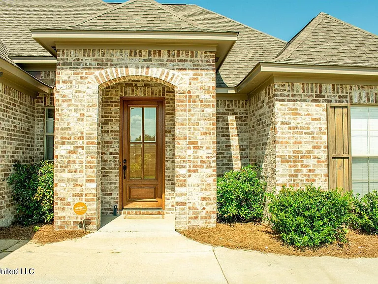 216 Buttonwood Ln — Photo 2