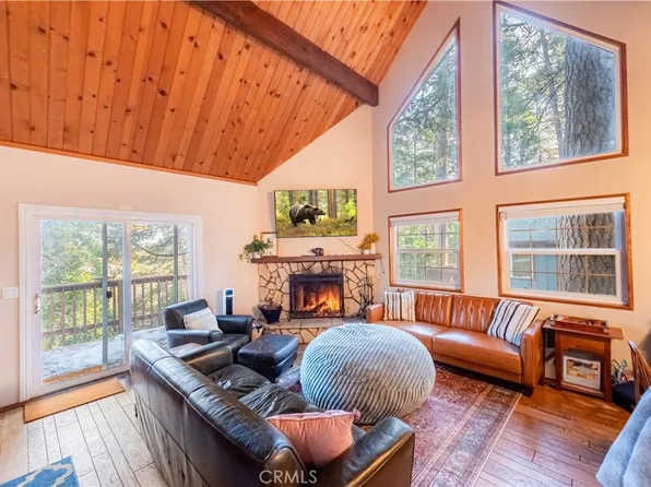 23804 Lakeview Dr, Crestline, CA 92325