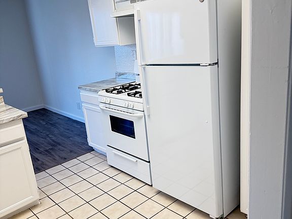 2nd image of 18144 Burbank Blvd Unit 103