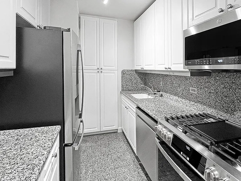 1365 York Ave #8F — Photo 6