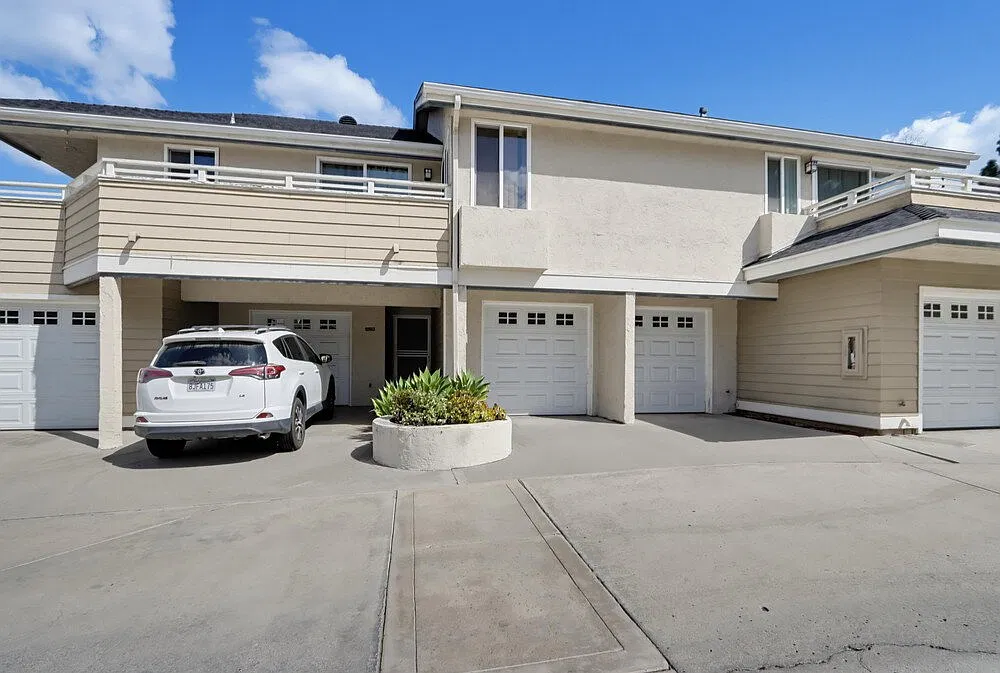 3 bed, 2.5 bath, 1573 sqft, $3,900 — Photo 1
