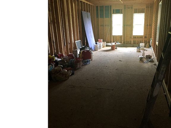 5th image of 630 E Girard Ave
